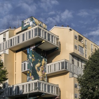 Palazzo Con Murales